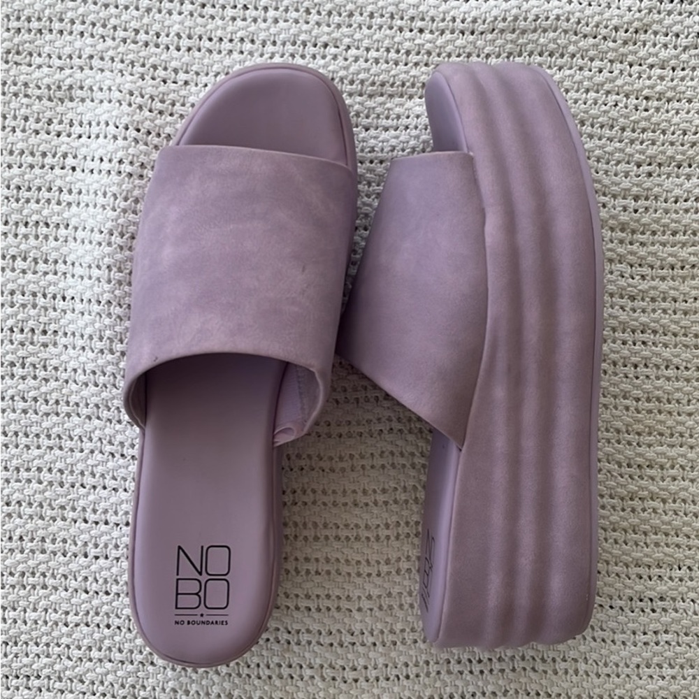 No boundaries chunky purple shoes! Size 8!